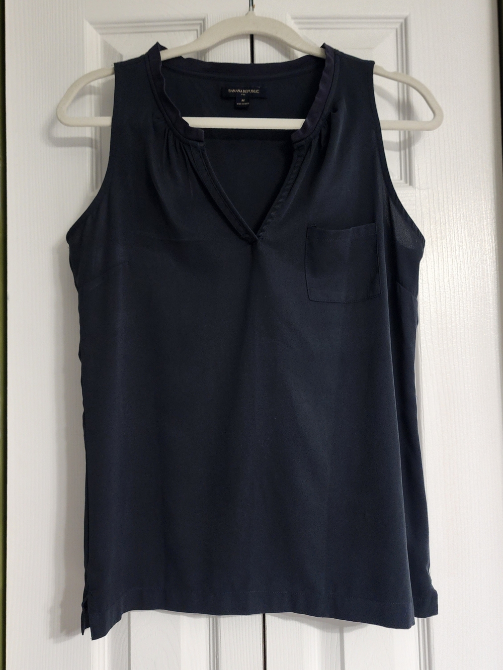 Banana Republic Black  Sleeveless V-Neck Tank Top